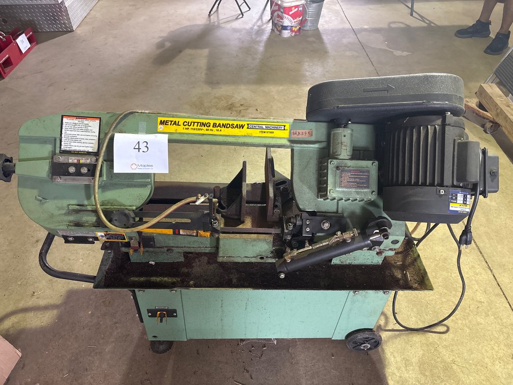 METAL CUTTING BANDSAW WITH A HYDRAULIC AND COOLANT SYSTEM