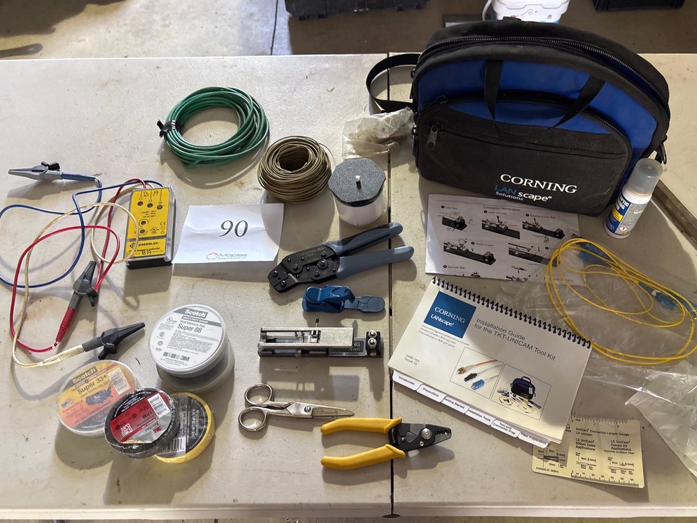 CORNING LANscape TKT-UNICAM Standard-Performance Tool Kit, which is used for field-terminating fiber optic connectors