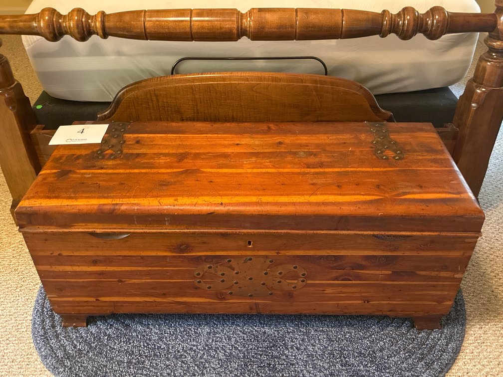 Lane Altavista, Va Cedar Chest