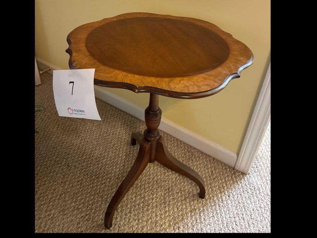 Wooden Circular Side Table 20x19x26