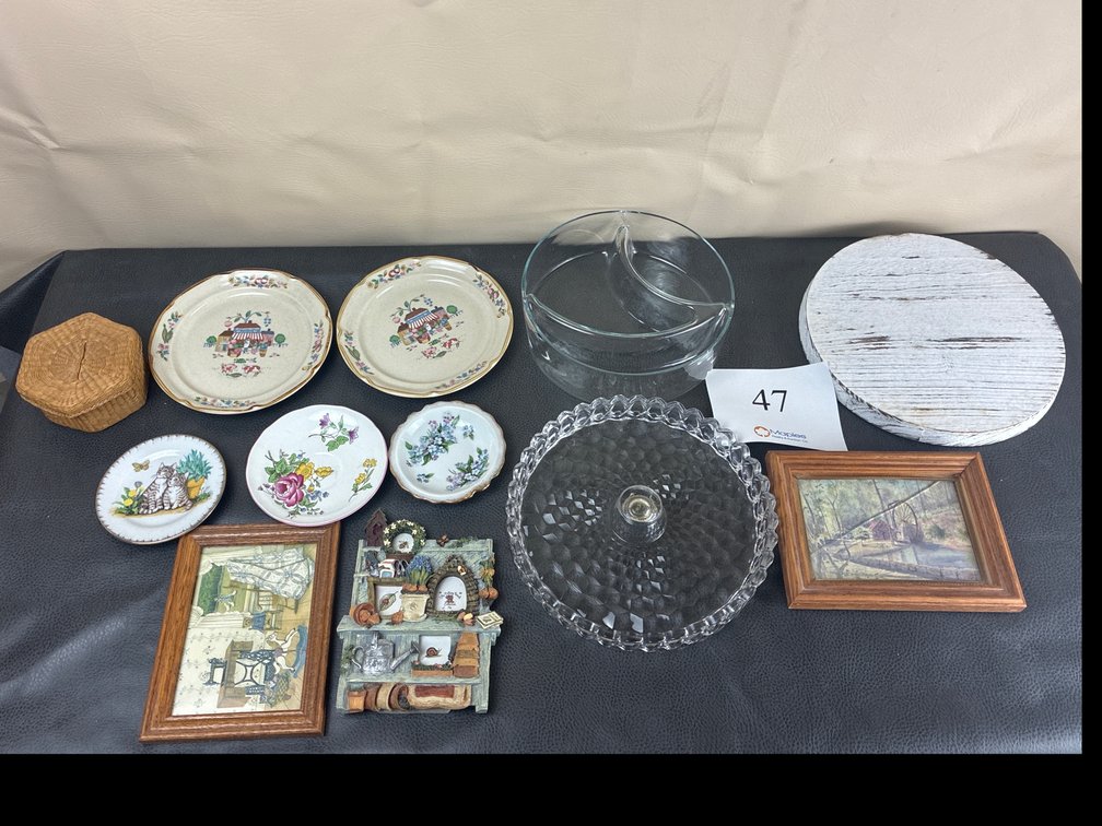 Decorative Plates and Decor