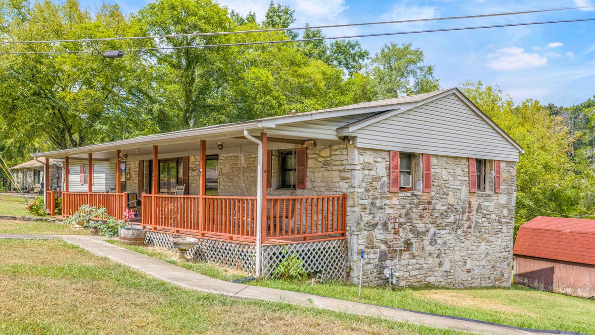 206 Wallace Dr.
