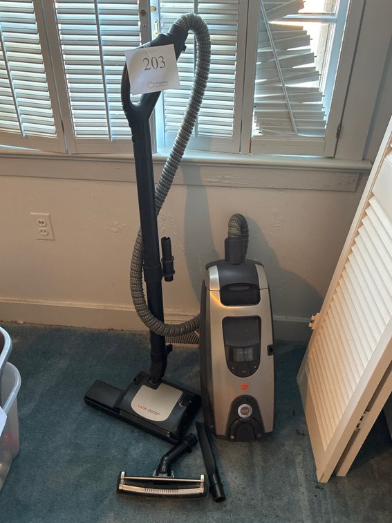 Lux Vacuum