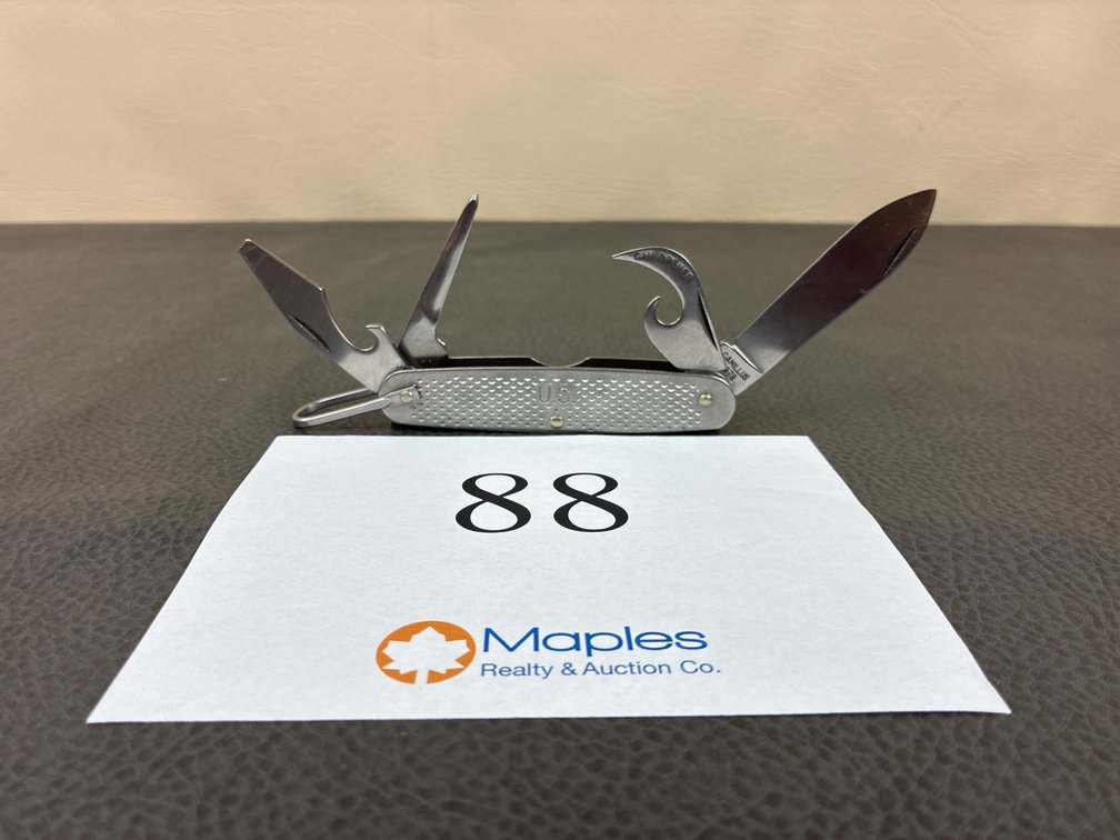 U.S. Camillus 1979 swiss Army Knife