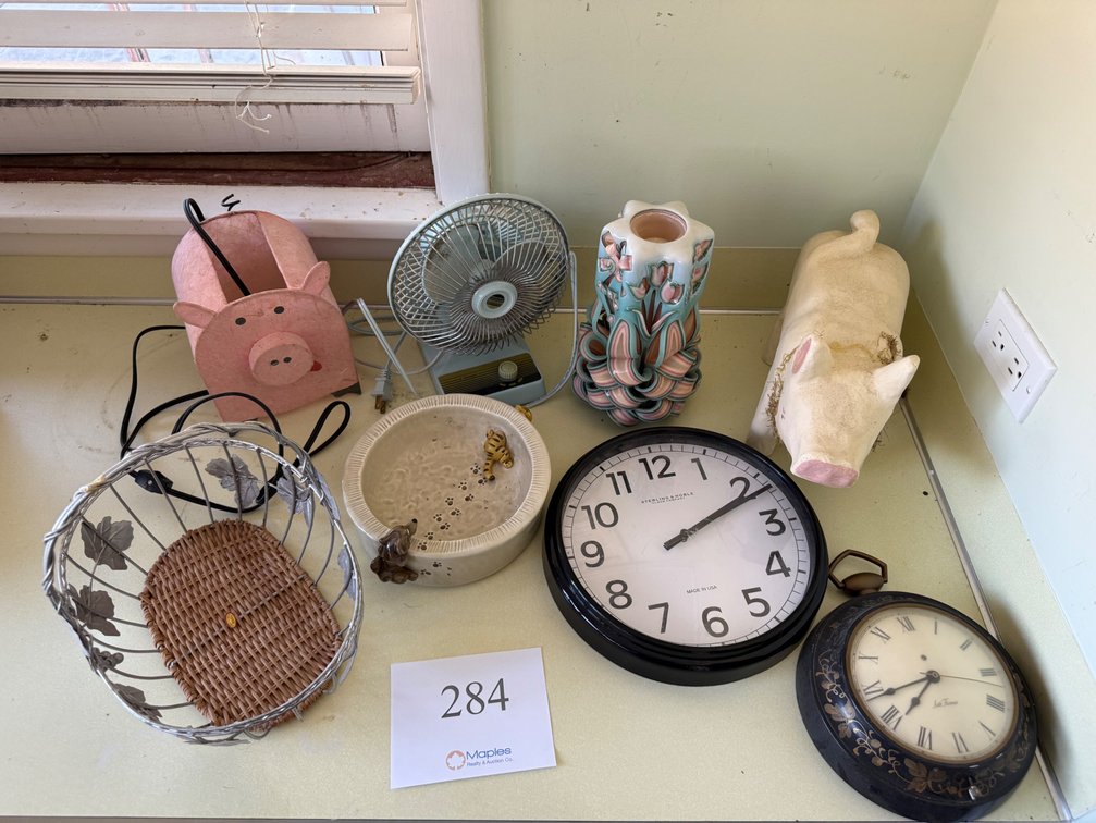 Clocks& Decor