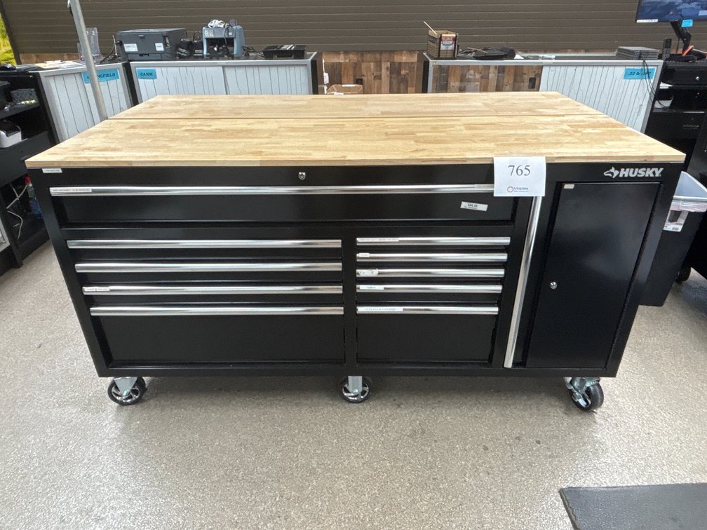Large Rolling Husky Toolbox