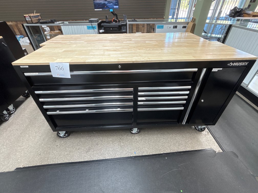 Large Rolling Husky Toolbox