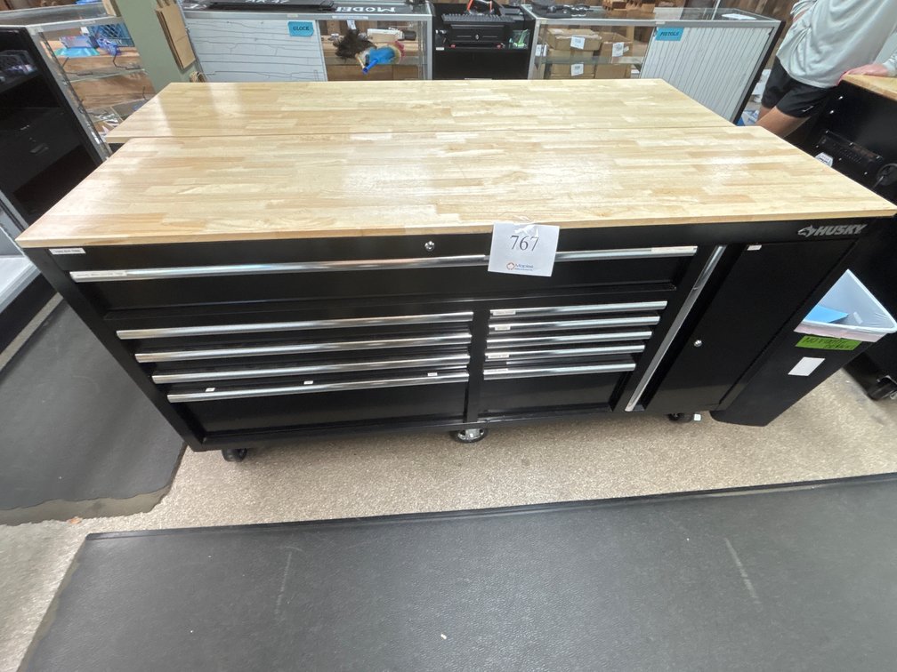 Large Rolling Husky Toolbox