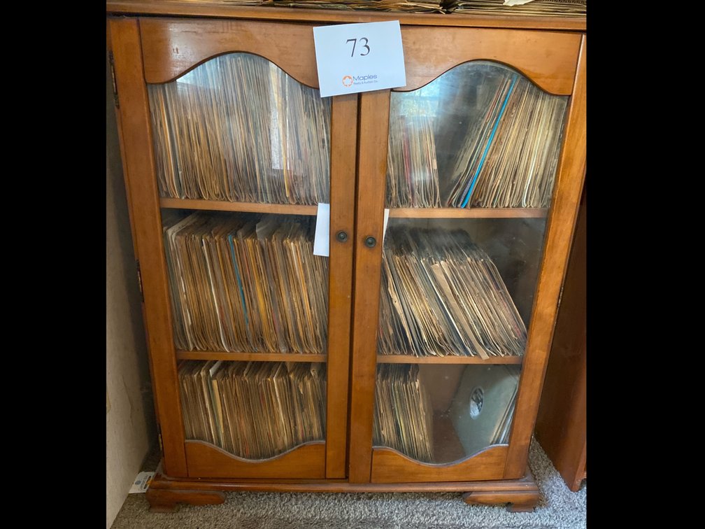 CURIO CABINET ( RECORDS NOT INCLUDED)