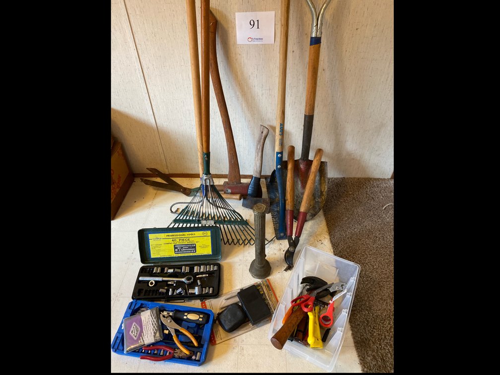 GARDEN TOOLS AND HAND TOOLS