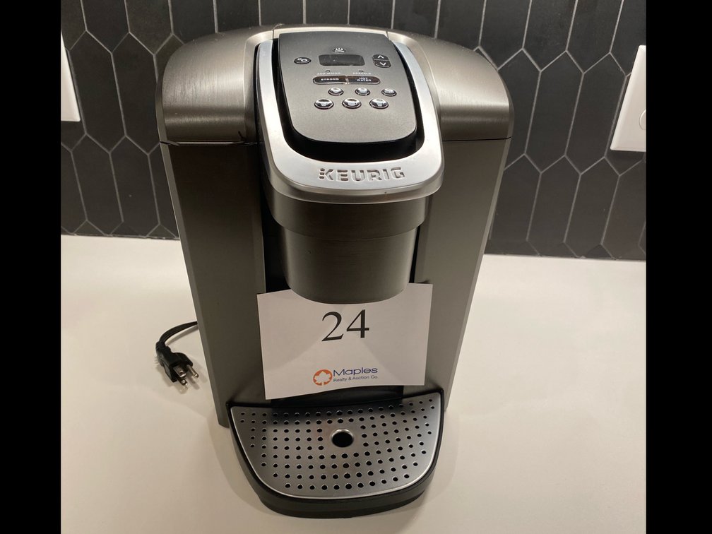 KEURIG SINGLE SERVE COFFEE MAKER