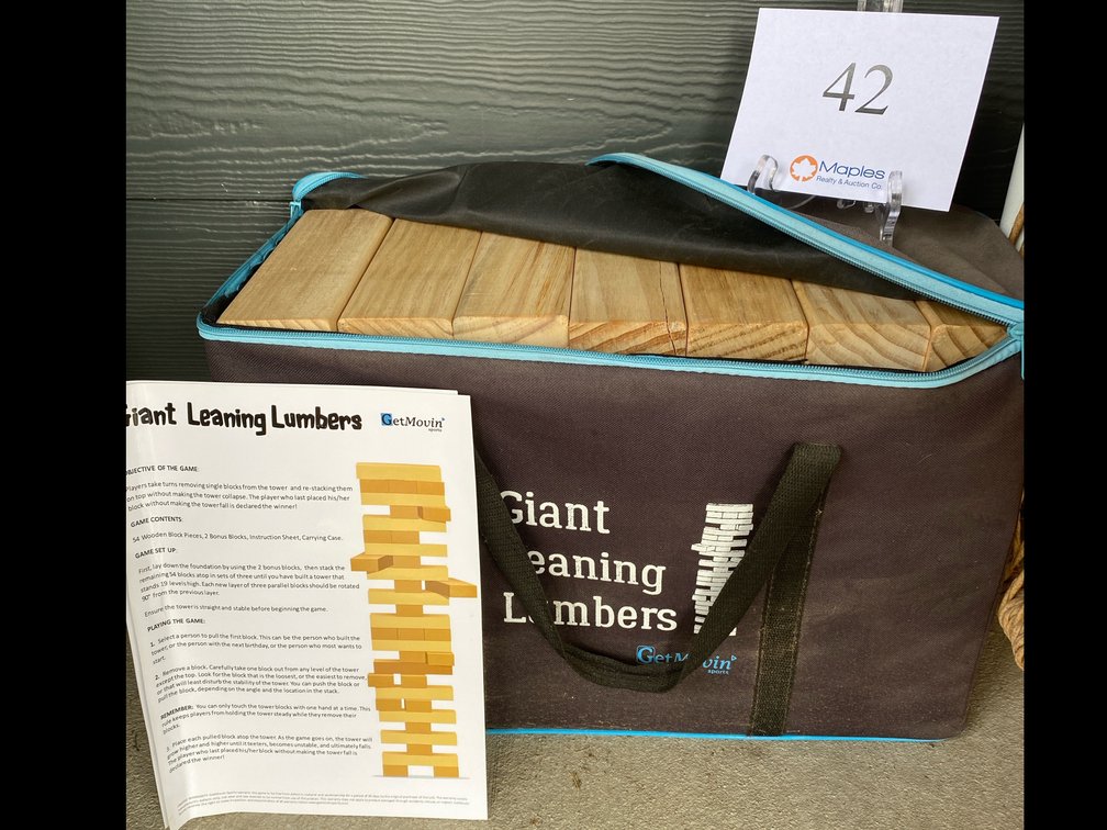 GIANT LEANING LUMBERS GAME WITH CASE