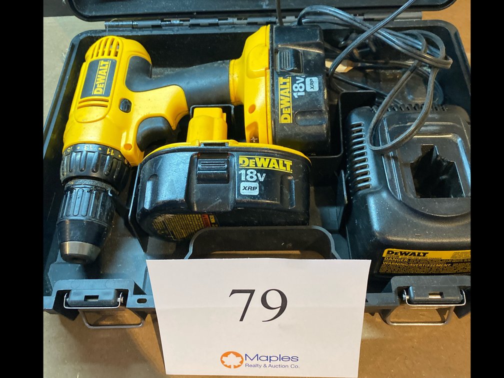 18 VOLT CORDLESS DRILL SET