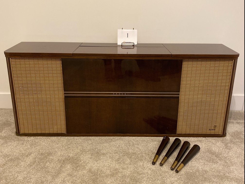 VINTAGE GRUNDIG STEREO/RECORD PLAYER CONSOLE