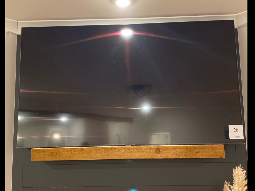 SAMSUNG 82” TV WITH REMOTE