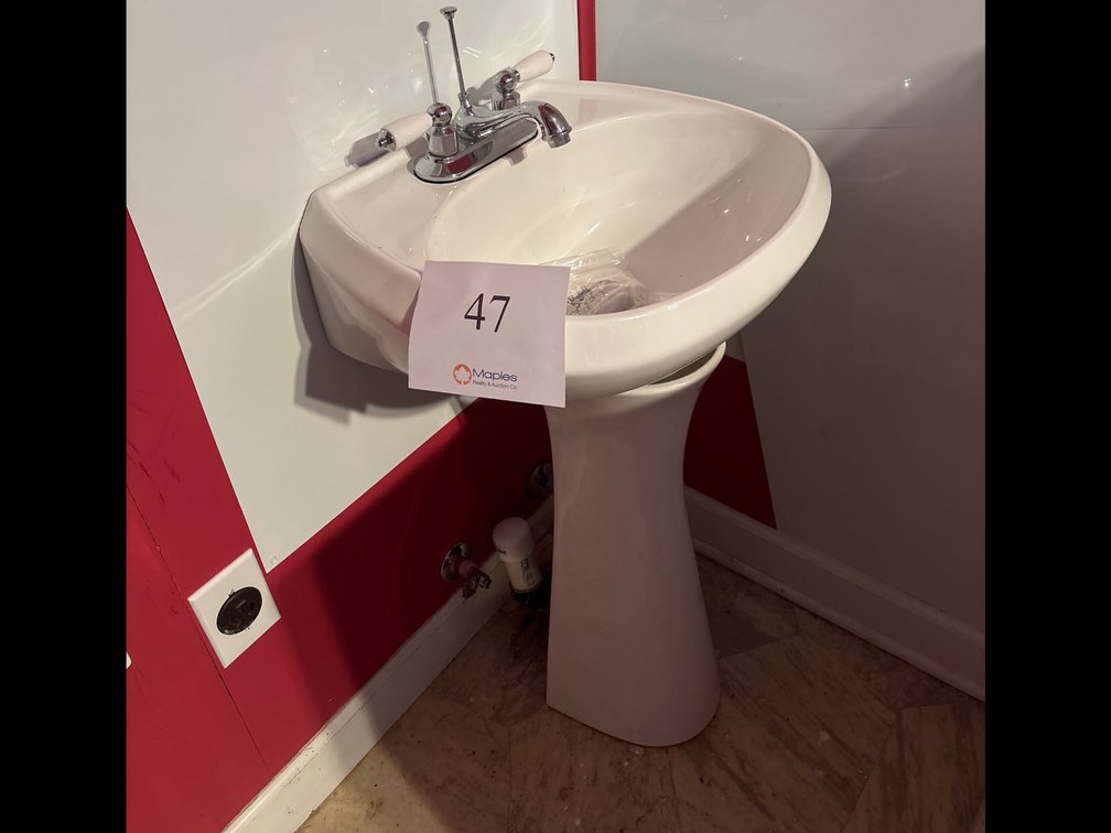 2 Pedestal Sinks