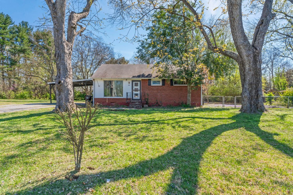 1902 Meadowgreen Dr.