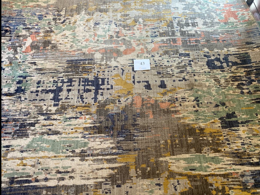 MULTI-COLORED 8x10 RUG