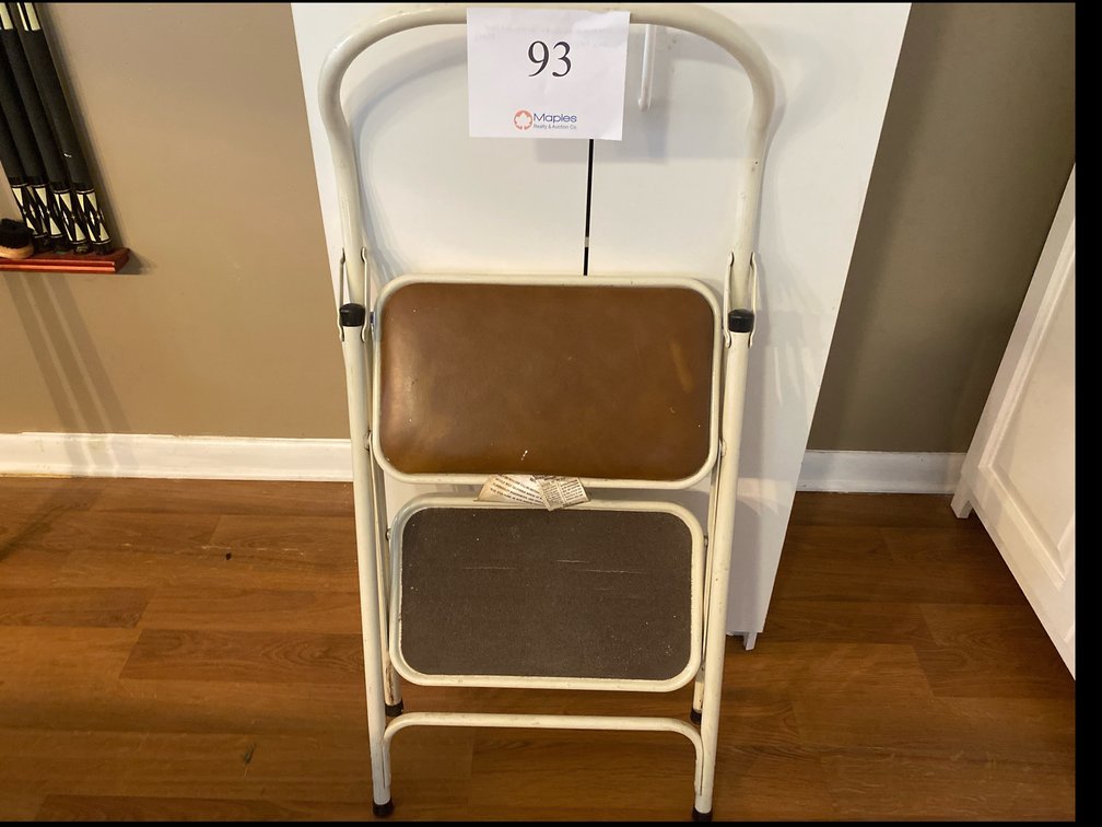 METAL STEP LADDER