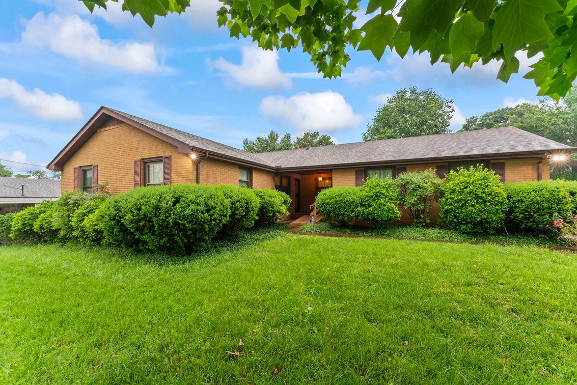 3805 Dubois Dr.