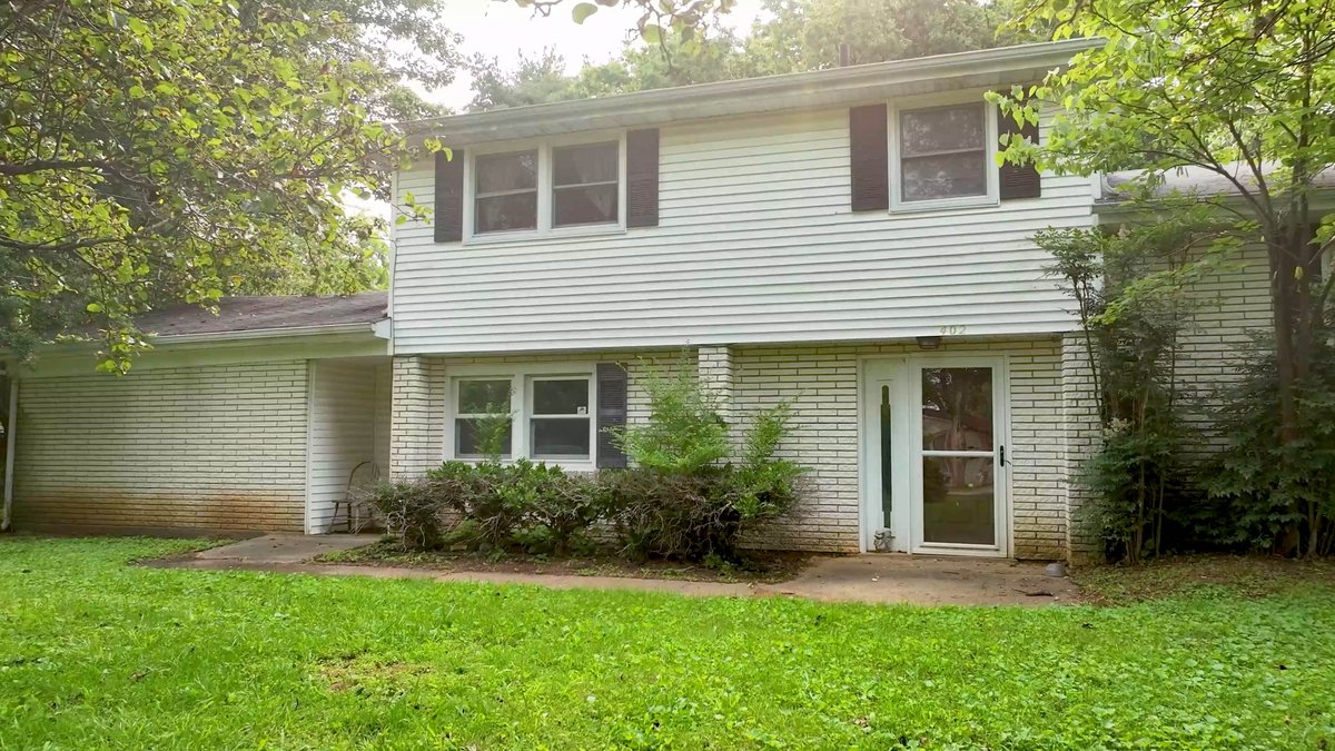 402 Holston Dr