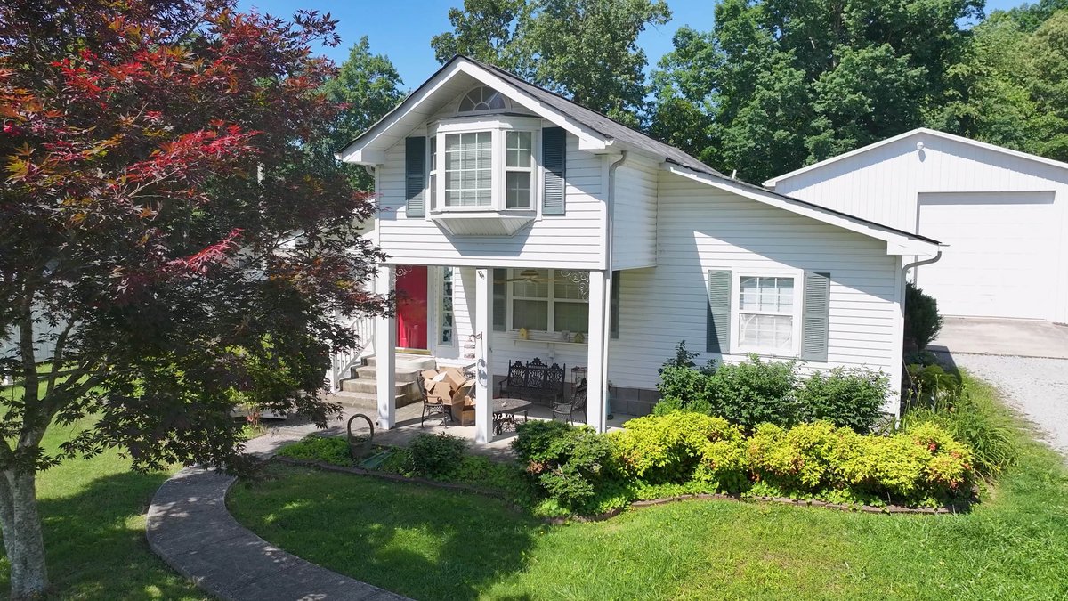 663 Lakeshore Dr.