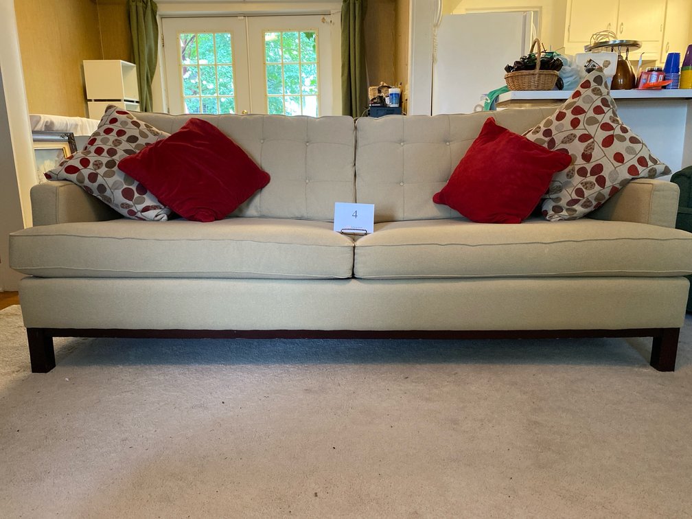 SOFA 82”L