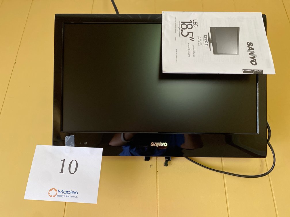 SANYO 18.5” HDTV LCD TV WITH STAND, REMOTE, AND WALL MOUNT