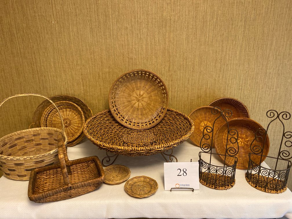 LARGE LOT OF WHICKER BASKETS