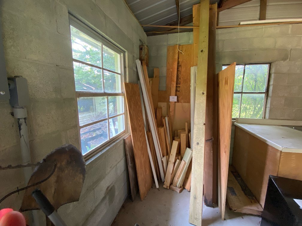 LARGE LOT OF VARIOUS PIECES OF WOOD 