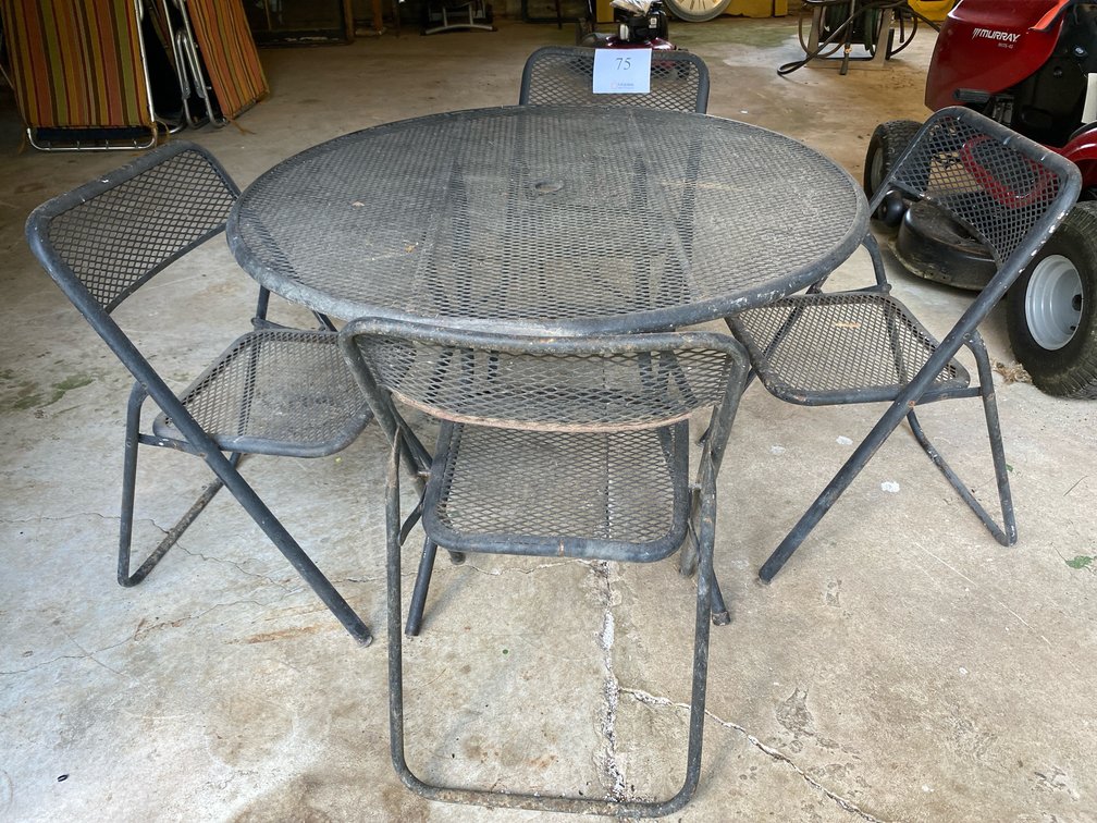 METAL TABLE AND 4 CHAIRS