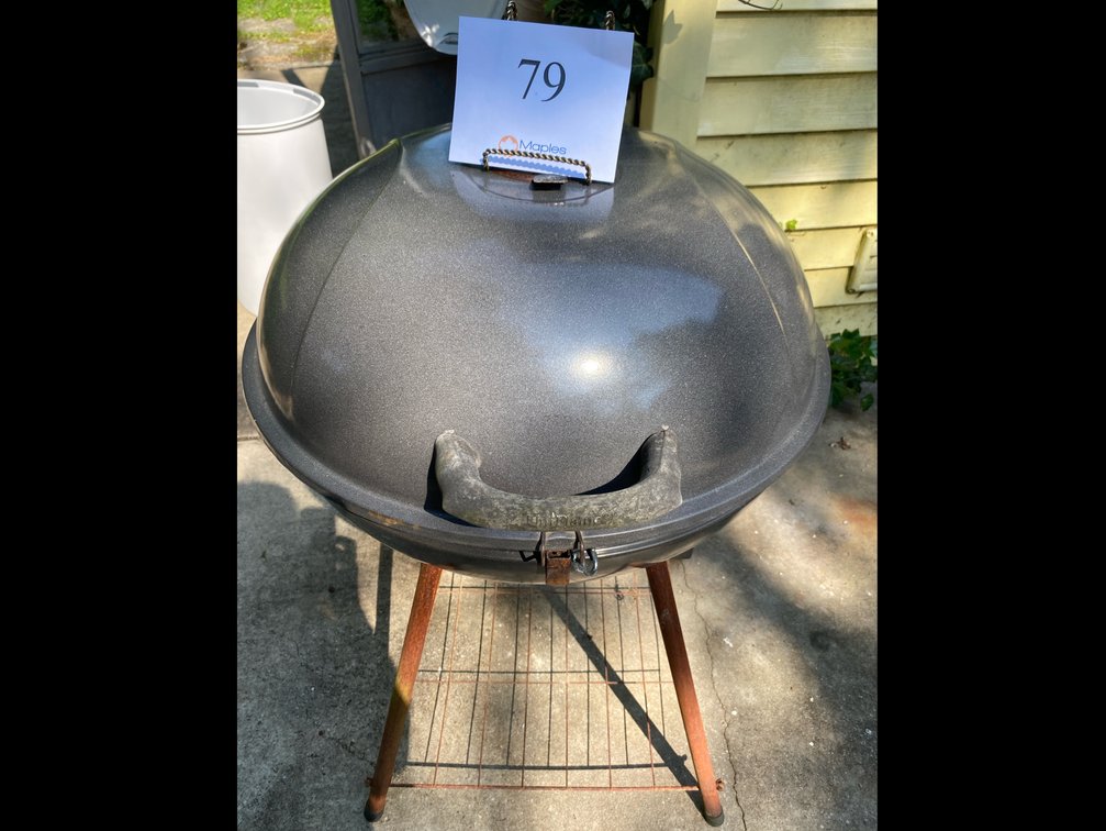 UNIFLAME OUTDOOR CHARCOAL GRILL