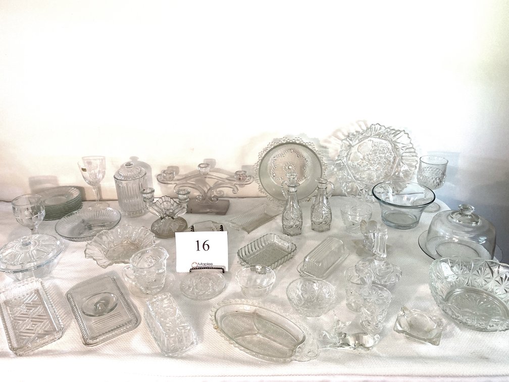 LARGE LOT OF GLASSWARE