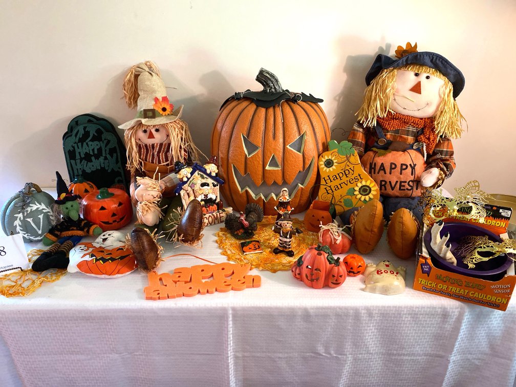 THANKSGIVING AND HALLOWEEN DECORATIONS