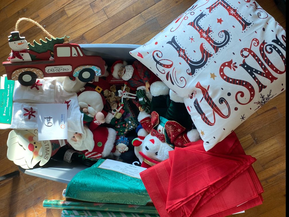 CHRISTMAS DECORATIONS, CHRISTMAS PILLOW, TABLE RUNNER, TOWELS, CHRISTMAS LIGHTS IN BOXES, WRAPPING PAPER