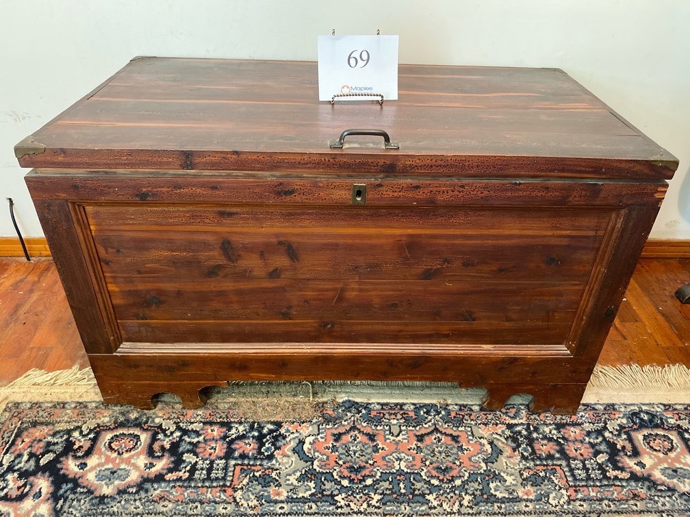 VINTAGE HOPE CHEST 22”Hx37”Wx20”D