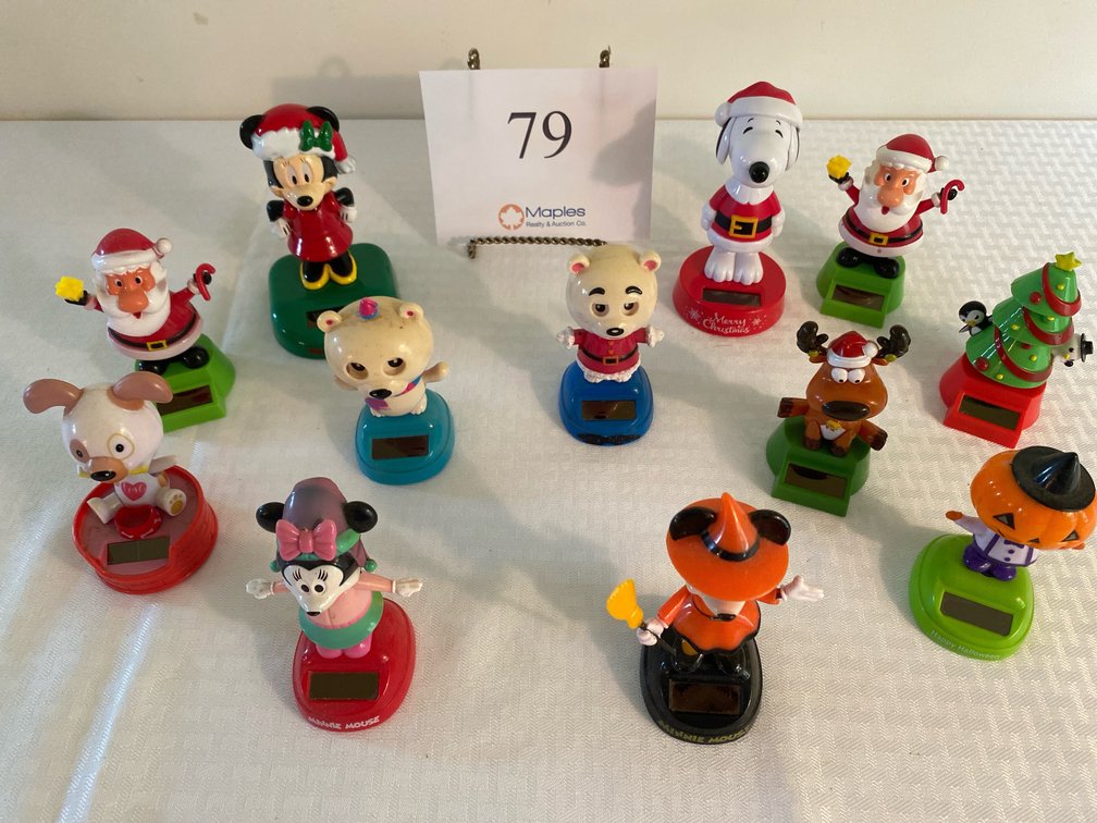 COLLECTION OF SOLAR POWERED BOBBLE HEADS 