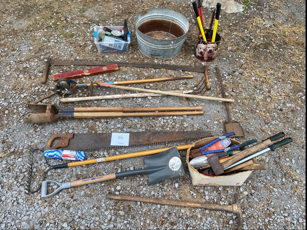 VARIOUS GARDEN TOOLS, EXTENSION LADDER, WOODEN LADDER