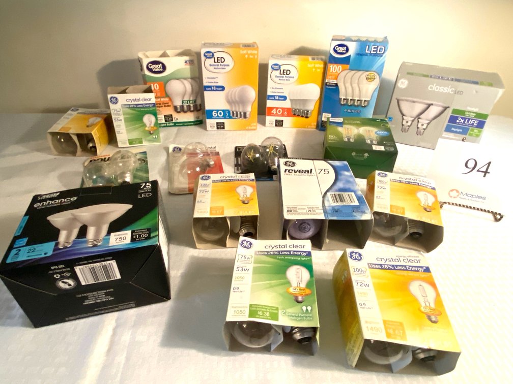 LOT OF VARIOUS LIGHT BULBS 