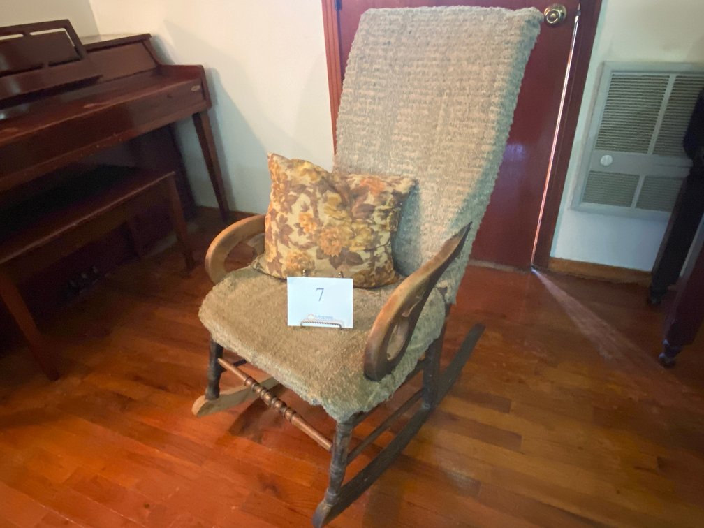 VINTAGE ROCKING CHAIR 40.5”Hx21”W FLOOR TO SEAT HEIGHT 16”