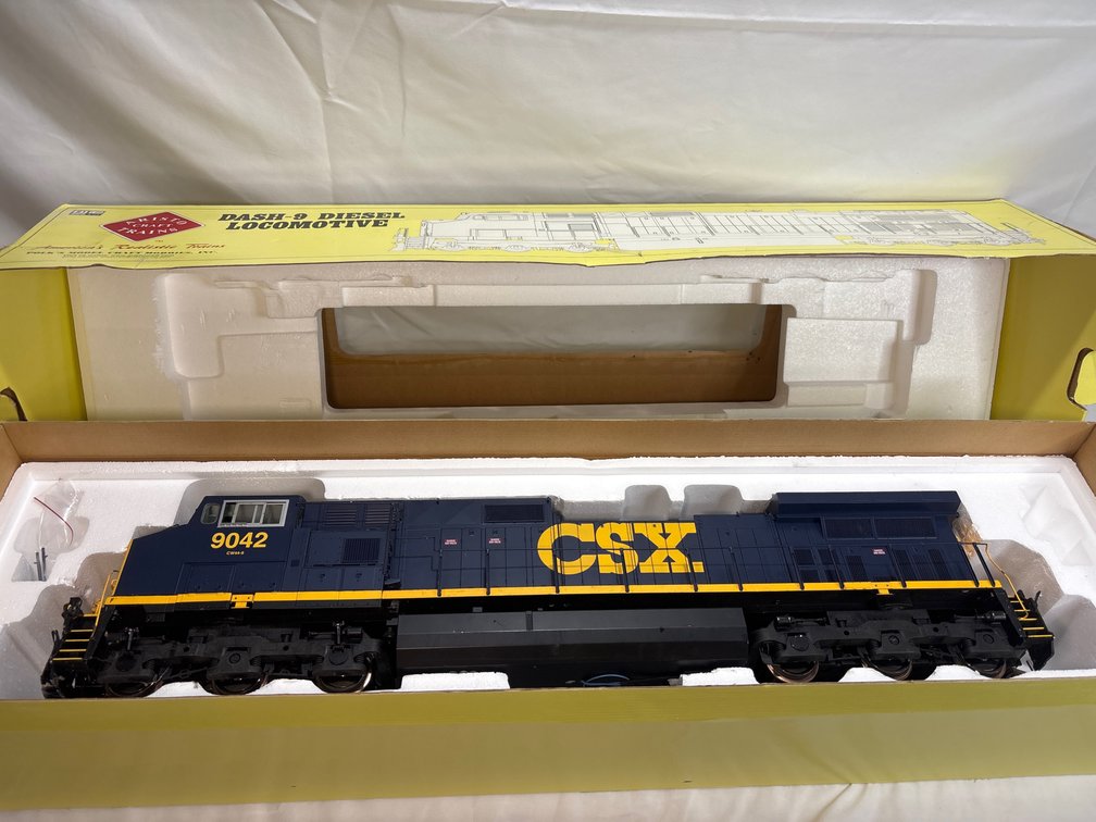 Aristo Craft Trains Dash-9 Diesel Locomotive