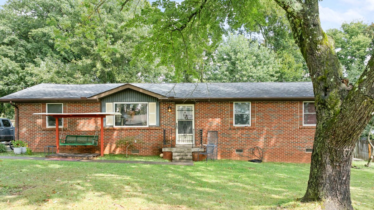 111 Brandon Trail