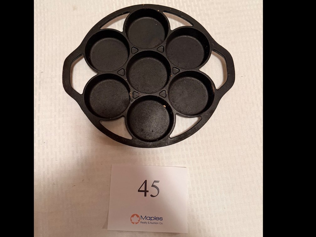  “Lodge” Cast iron mini cake pan