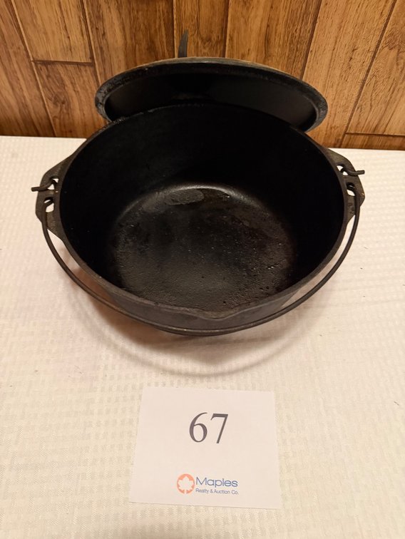 Cast Iron Dutch Oven