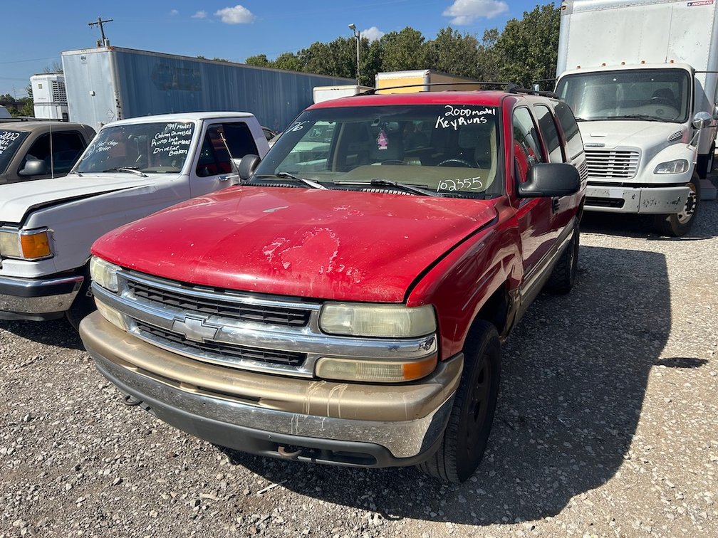 2000 Chevrolet Suburban; W/ Key & Runs;