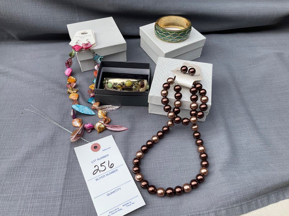 Lot 256