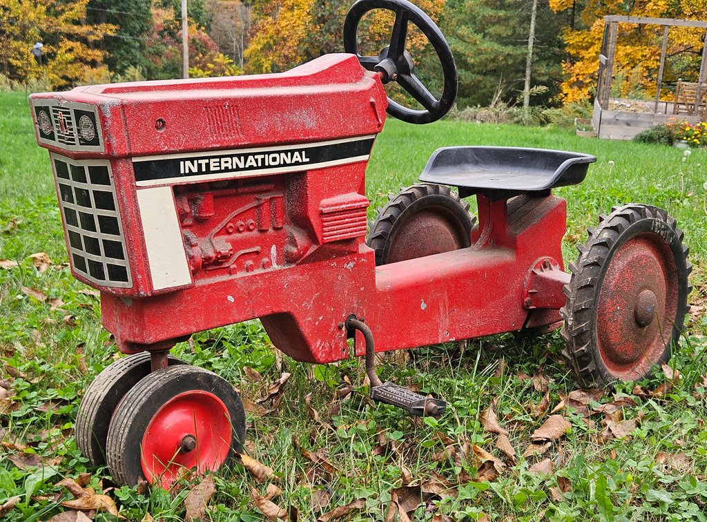 Ertl International Pedal Tractor
