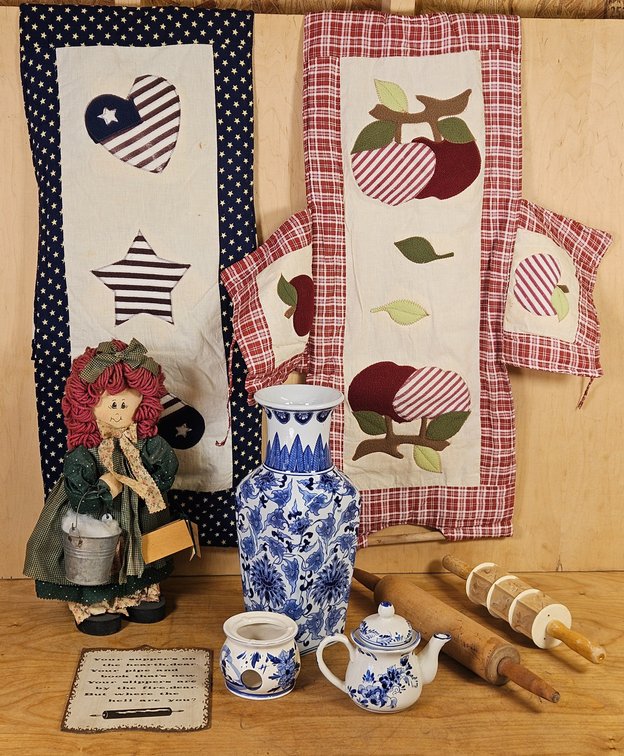 Kitchen Decor & Rolling Pins