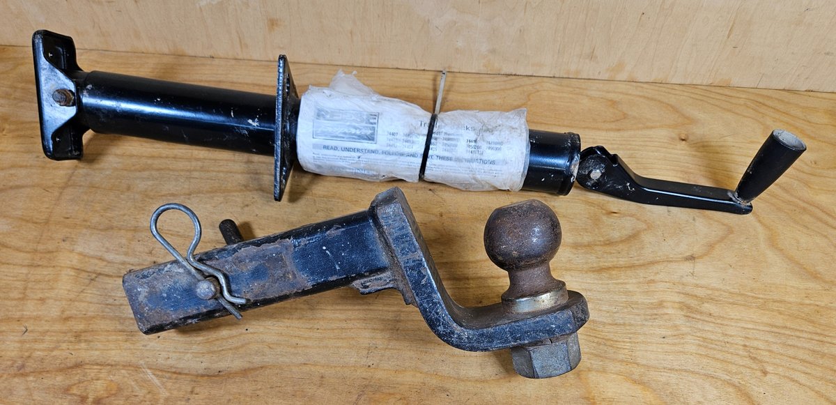 Hitch & Trailer Jack