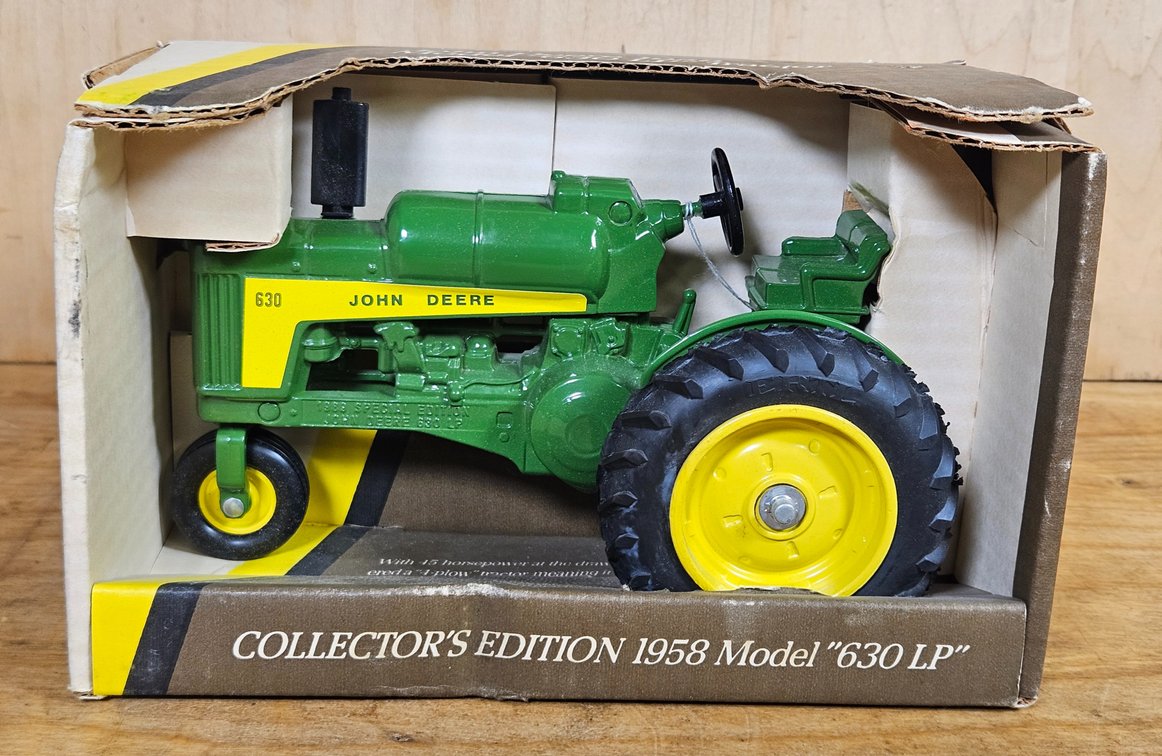 John Deere 1958 630LP ERTL 1/16th